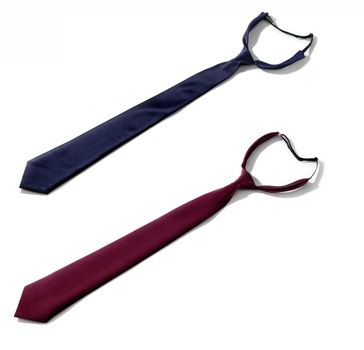 corbata con nudo brillo